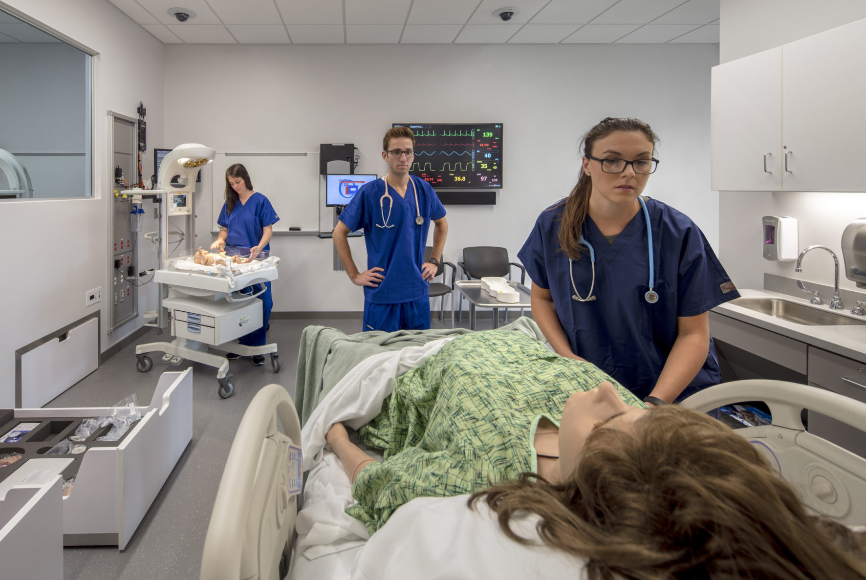 KU medical students working in a simulation lab