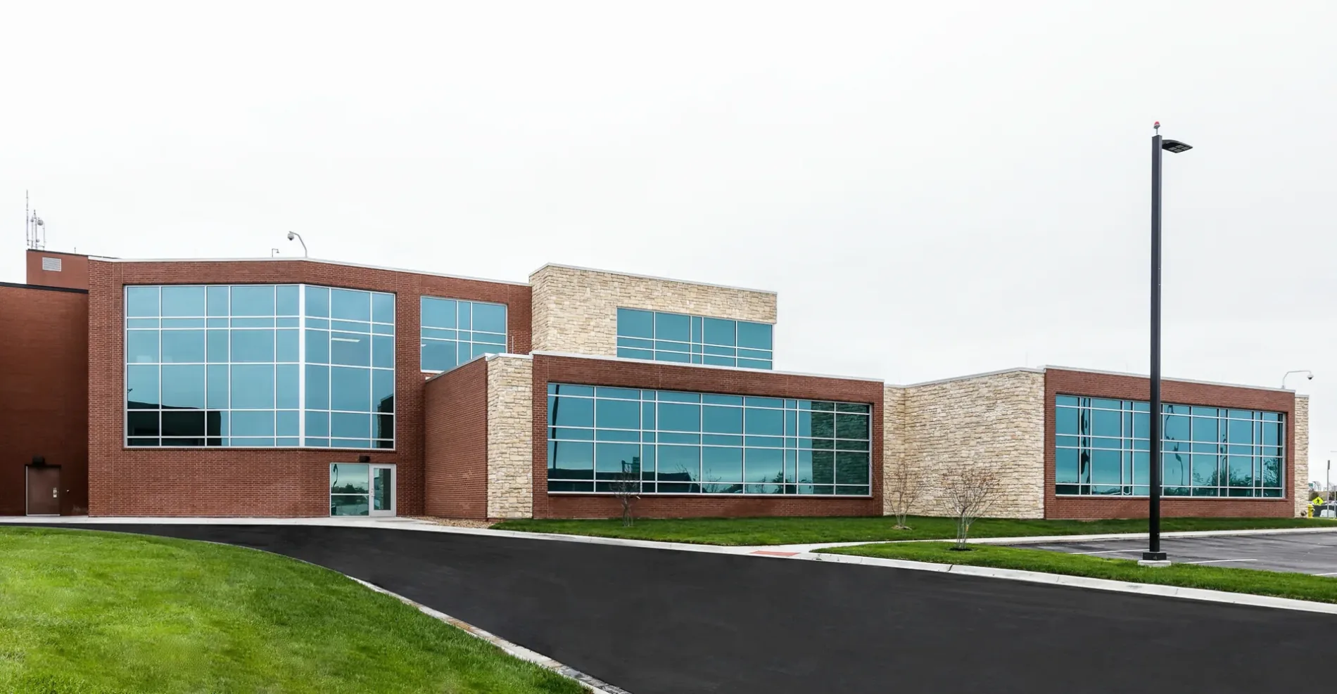 exterior of surgery and pharmacy addition at Olathe Health Medical Center by McCownGordon Construction
